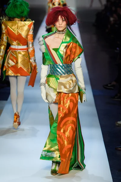 Look 60